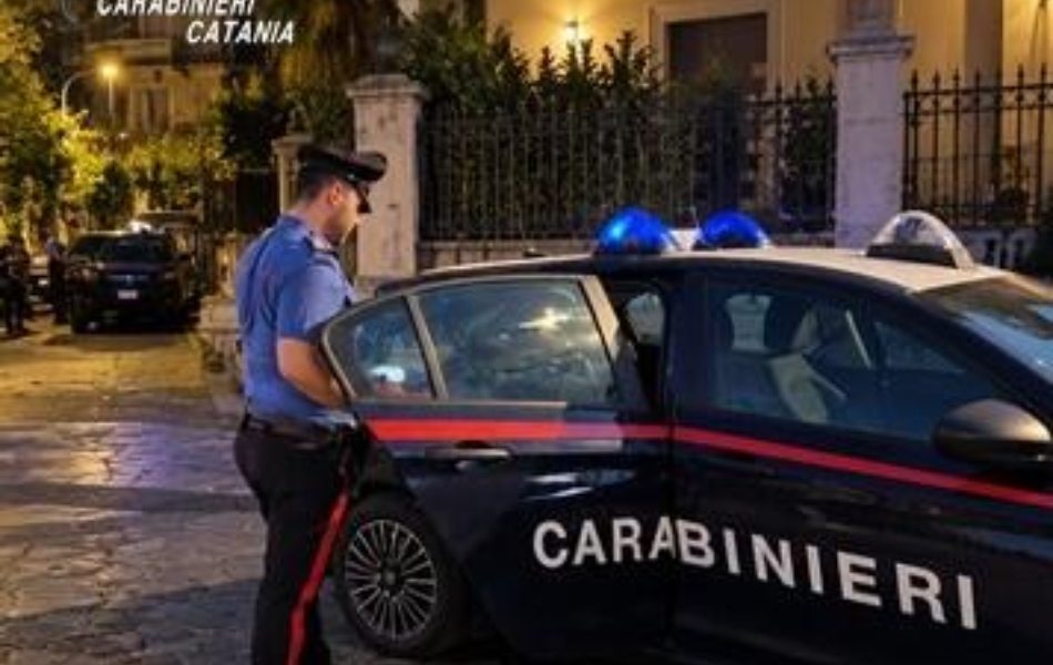 Forze dell’ordine nella fotografia pubblicata dalla fonte a corredo della notizia